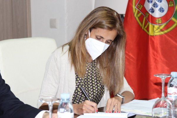 <br />
<b>Notice</b>:  Undefined index: title in <b>/home/gov/public_html/portais-governo-producao/themes/portalweb/galeria-itens.php</b> on line <b>148</b><br />

