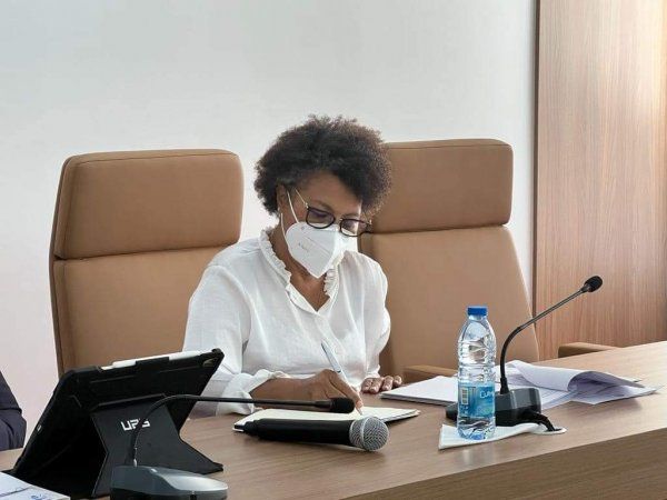<br />
<b>Notice</b>:  Undefined index: title in <b>/home/gov/public_html/portais-governo-producao/themes/portalweb/galeria-itens.php</b> on line <b>148</b><br />
