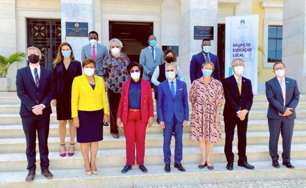 <br />
<b>Notice</b>:  Undefined index: title in <b>/home/gov/public_html/portais-governo-producao/themes/portalweb/galeria-itens.php</b> on line <b>148</b><br />
