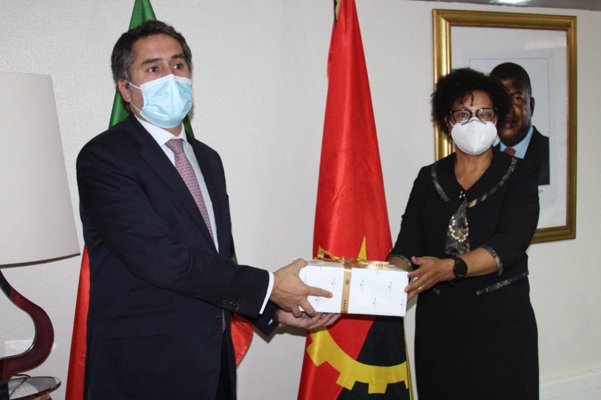 <br />
<b>Notice</b>:  Undefined index: title in <b>/home/gov/public_html/portais-governo-producao/themes/portalweb/galeria-itens.php</b> on line <b>148</b><br />
