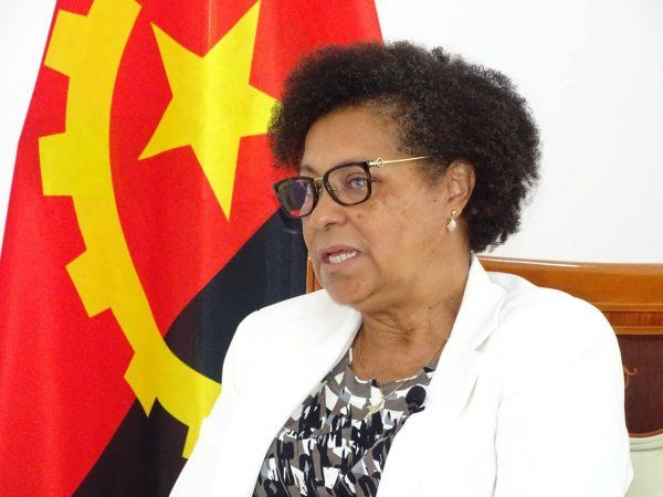 <br />
<b>Notice</b>:  Undefined index: title in <b>/home/gov/public_html/portais-governo-producao/themes/portalweb/galeria-itens.php</b> on line <b>148</b><br />
