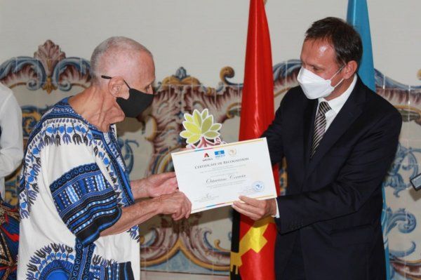 <br />
<b>Notice</b>:  Undefined index: title in <b>/home/gov/public_html/portais-governo-producao/themes/portalweb/galeria-itens.php</b> on line <b>148</b><br />
